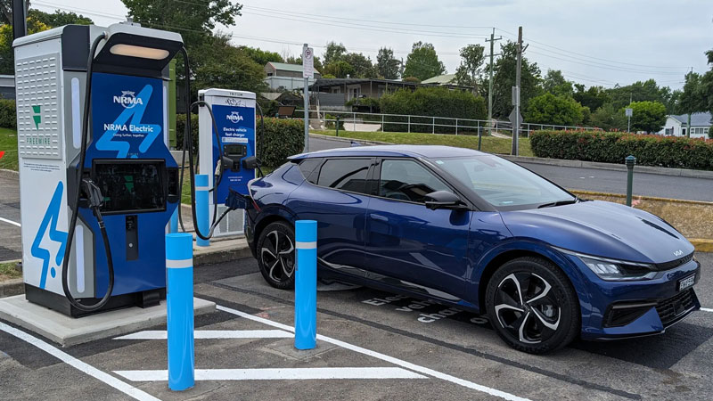 Blue Kia EV6 charging at Freewire charger in Mittagong, Australia