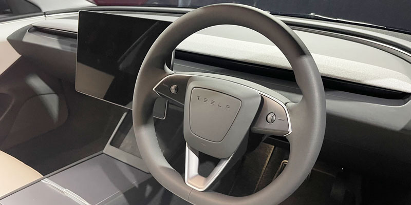 2024 Tesla Model 3 steering wheel