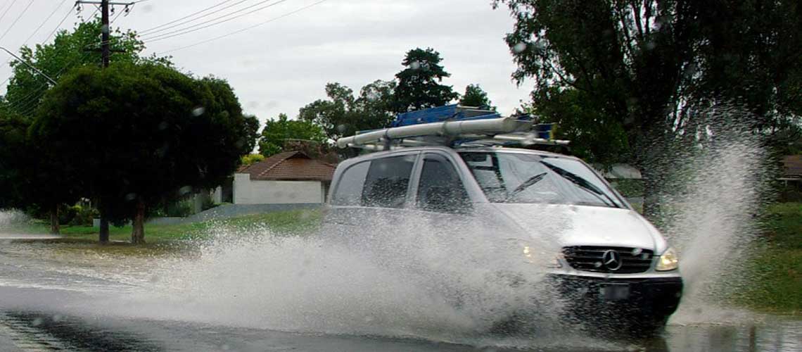 A van aquaplaning - NRMA Driver Training