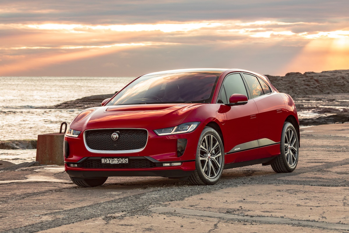 19MY I-PACE EV400 First Edition - Photon Red 00001