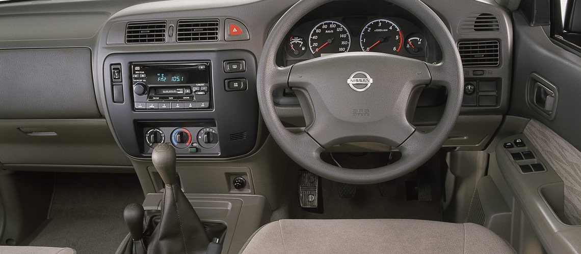 2002-Nissan-Patrol-ST-4.8-interior