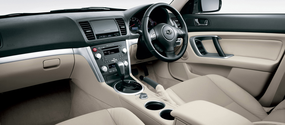2006-Subaru-Outback-front-seats