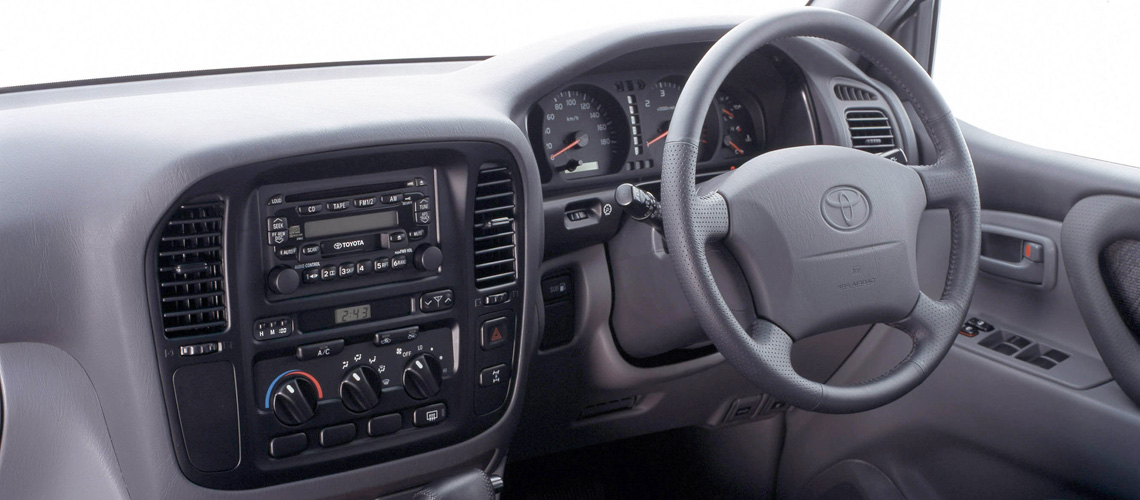 2000-Toyota-LandCruiser-interior