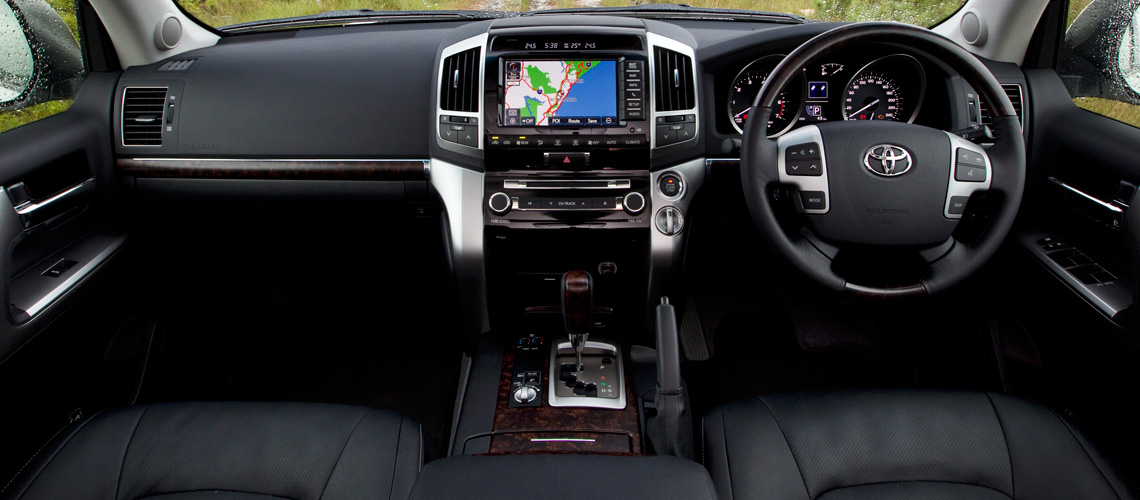 2008-Toyota-Landcruiser-200-Series-Sahara-interior
