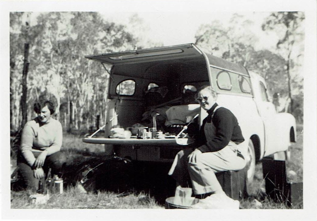 Sue's 1954 road trip - Lunch on the road near Townsville
