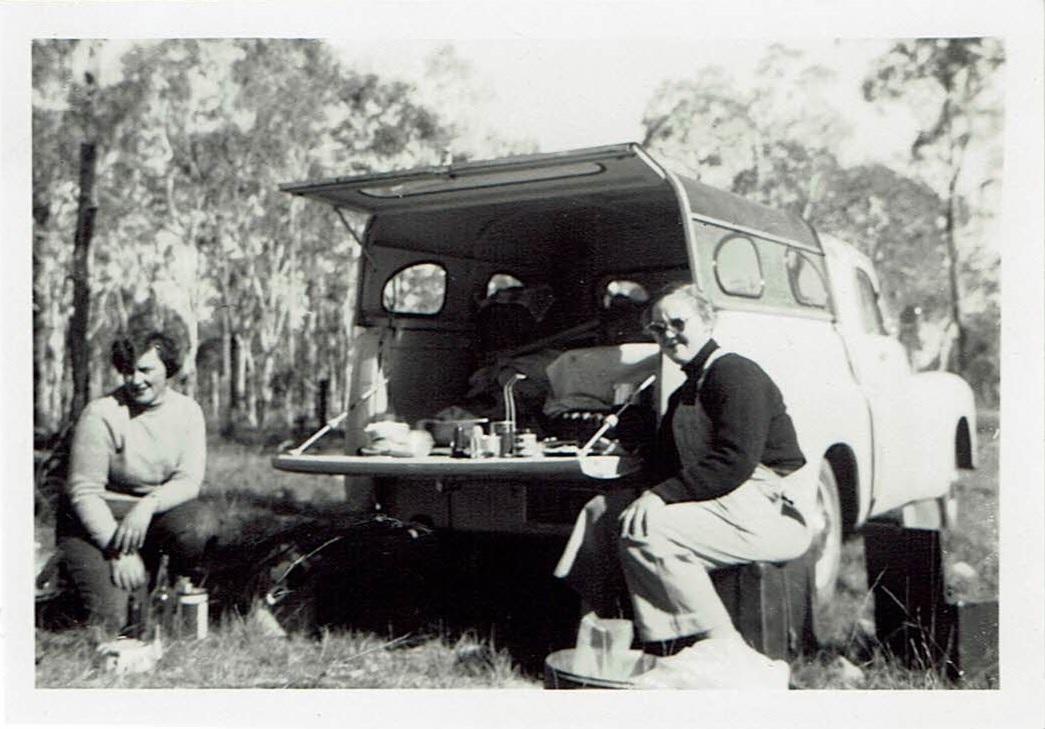 Sue's 1954 road trip - Lunch on the road near Townsville