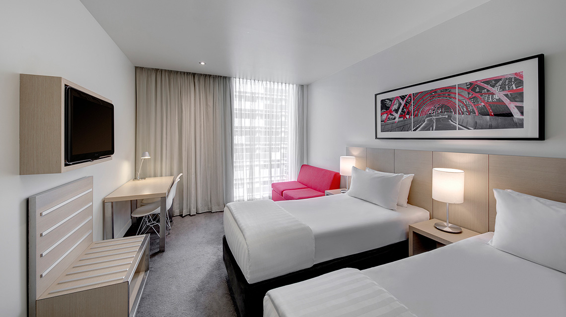 Travelodge Hotel Docklands Melbourne Twin Guest Room NRMA Blue Member Discount