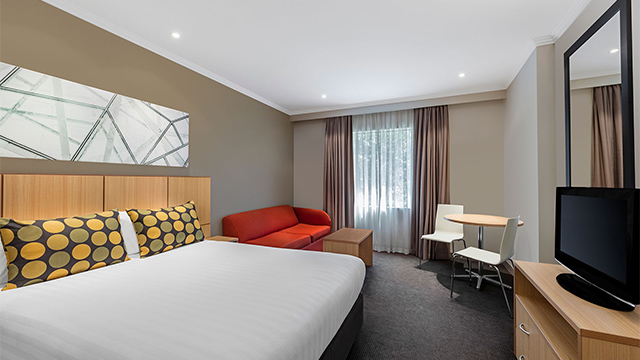 queen guest room