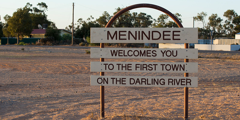 Welcome to Menindee sign