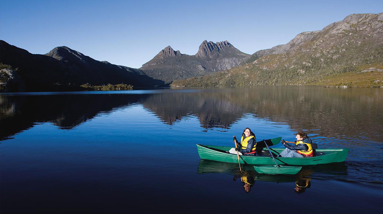 Cradle Mountain kayaking