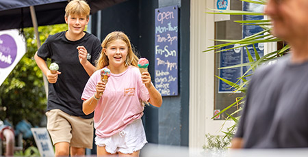 Children getting ice cream
