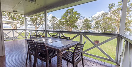 Lake Somerset Lakeview Villa deck