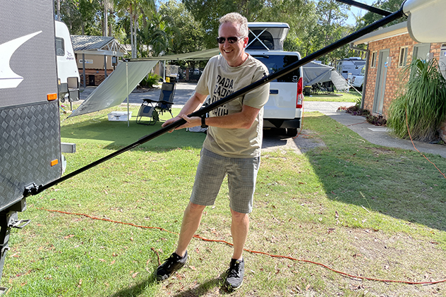Securing the struts on a caravan awning