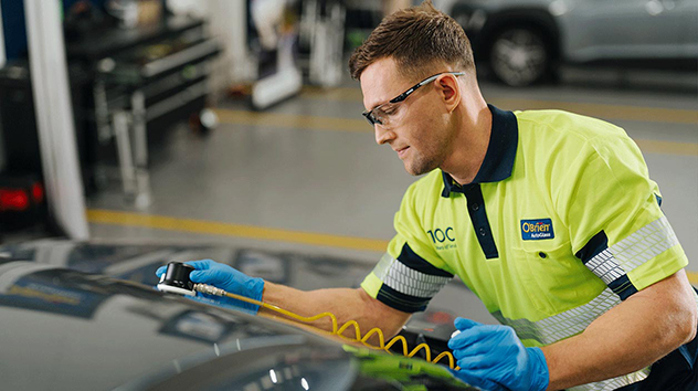 man repairing a windscreen
