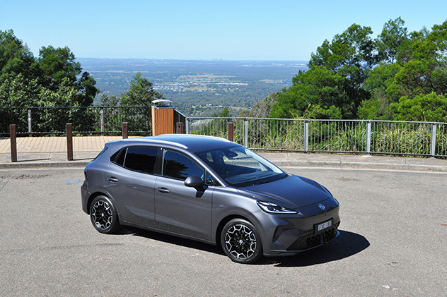 MG4 EV Urban near a lookout
