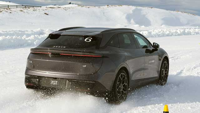 Zeekr 7GT driving on ice