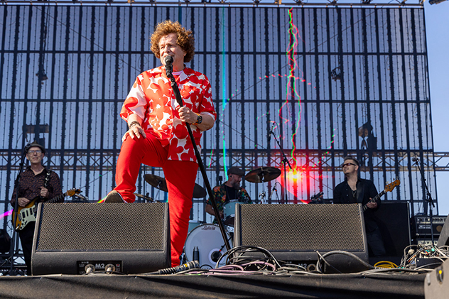 Leo Sayer at The Mundi Mundi Festival