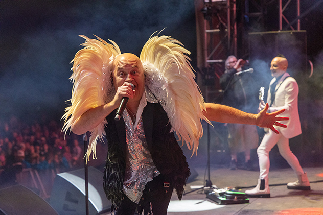 Chocolate Starfish performing at the Mundi Mundi Bash