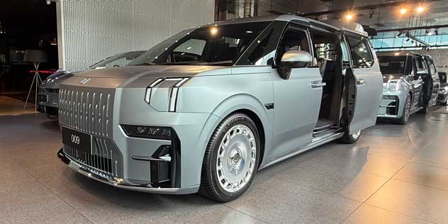 Zeekr 009 on show in Hong Kong