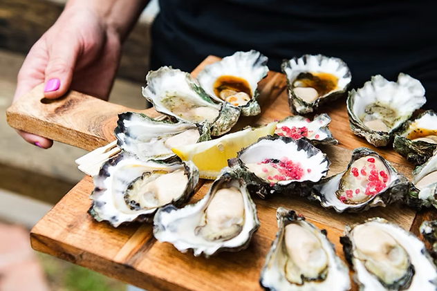 Board of fresh oysters at the Oyster Farmer's Daughter