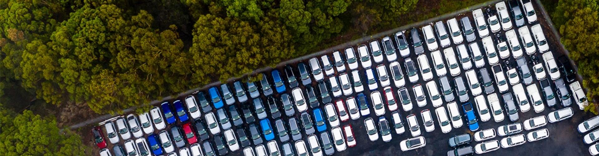 Overhead shot of hundreds of cars in a carpark