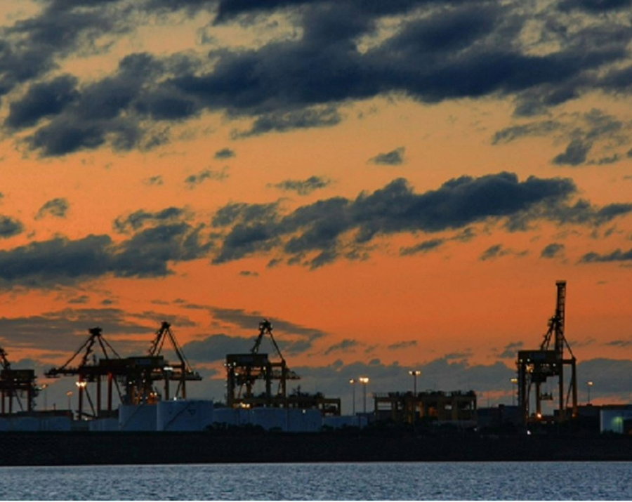 botany-bay-oil-rigs-nsw-900x715 Slide 2