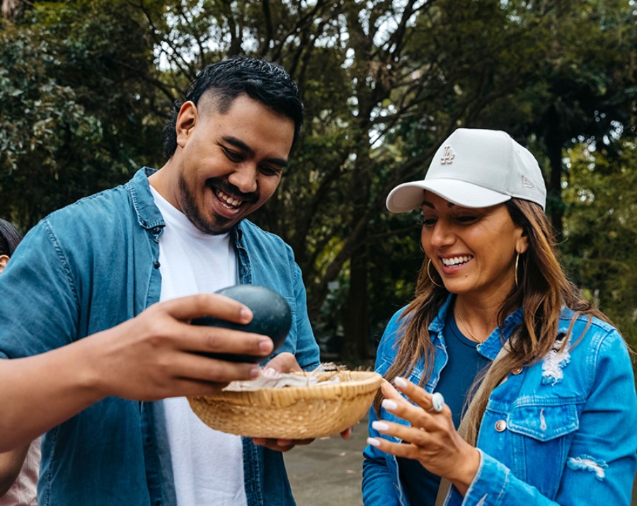 bush-tucker-tour-sydney-900x715 Slide 2