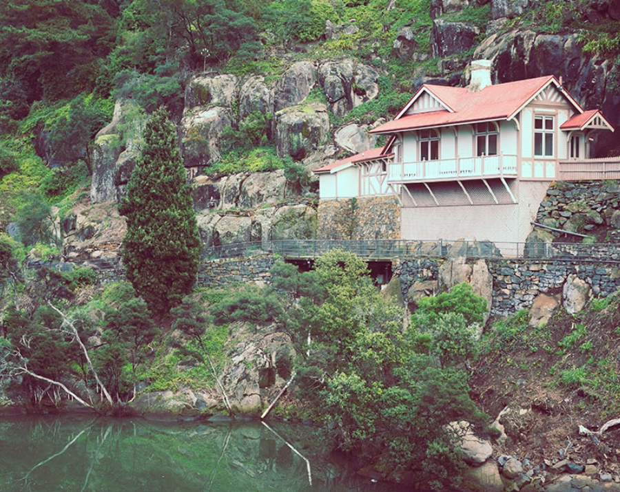 cataract-gorge-tas-900x715 Slide 2