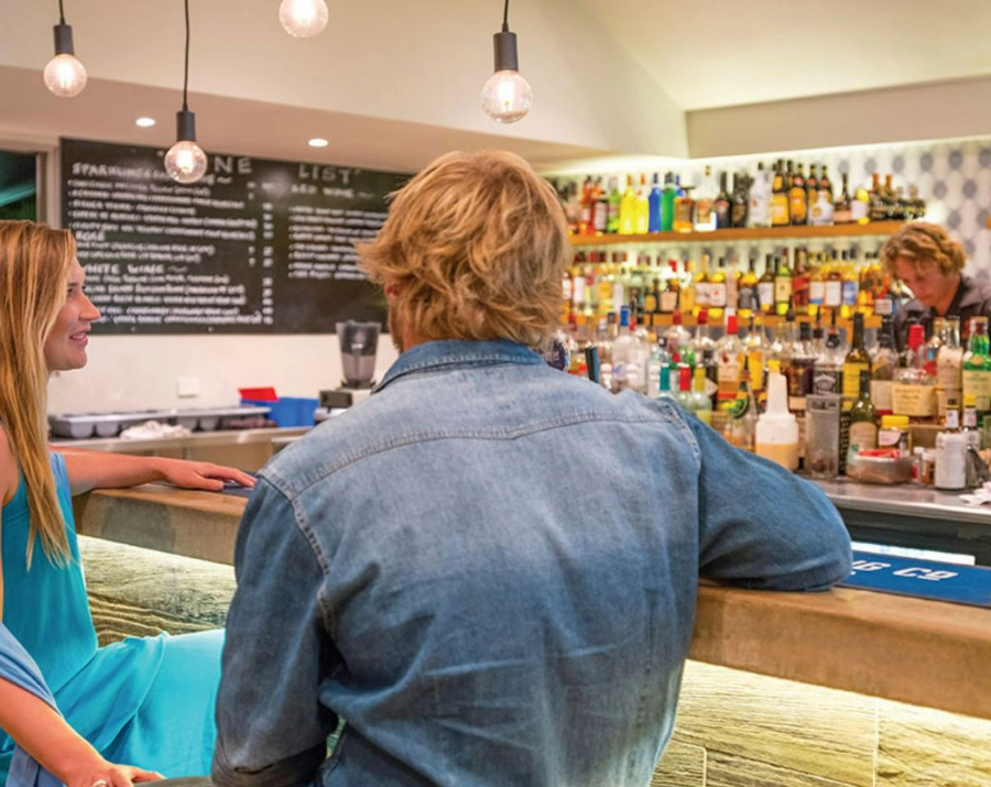 couple-at-whalers-restaurant-exmouth-wa-900x715 Slide 2