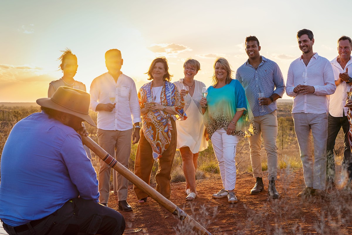 indigenous-man-plays-didgeridoo-nt-1200x800 Slide 1