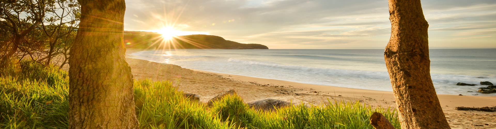 Sun rises over the horizon at Killcare Beach, Killcare