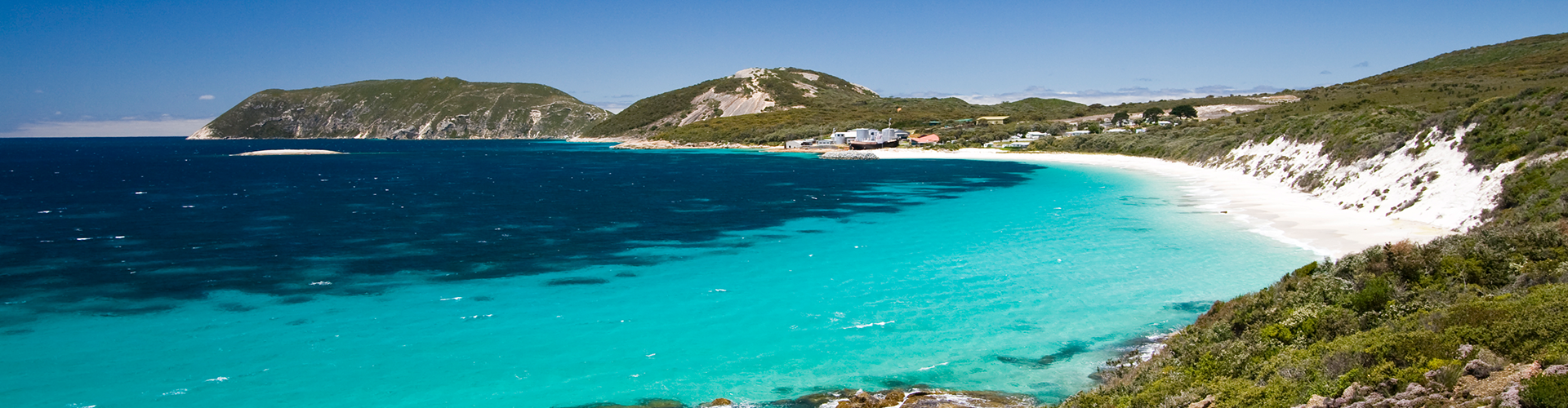 The beautiful turquoise waters of the Southern Ocean along Torndirrup National Park in southern Western Australia.