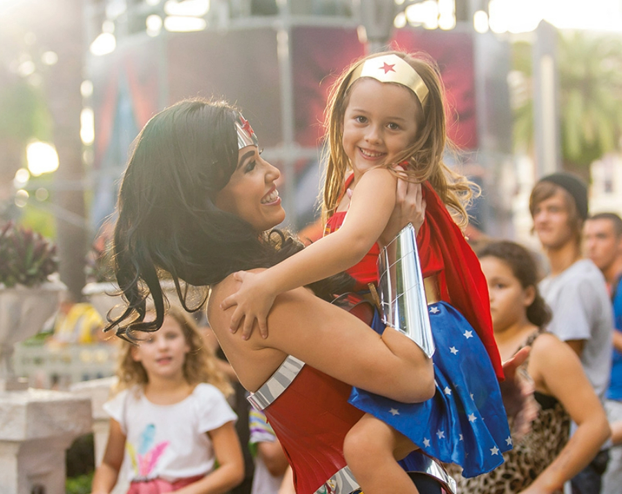 wonder-woman-and-kids-movie-world-900x715 Slide 3