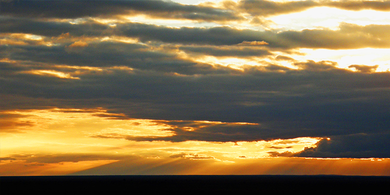 Sunset at Mundi Mundi Lookout (Cropped) - Credit Alan - Flickr - https://www.flickr.com/photos/95492938@N00/22547057983