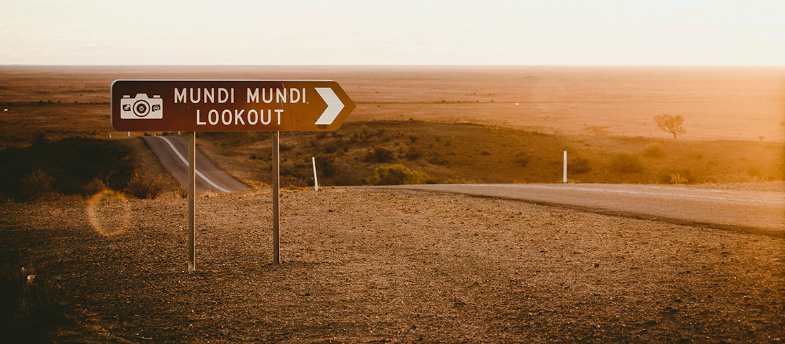 Mundi Mundi Lookout sign_Silverton-hero