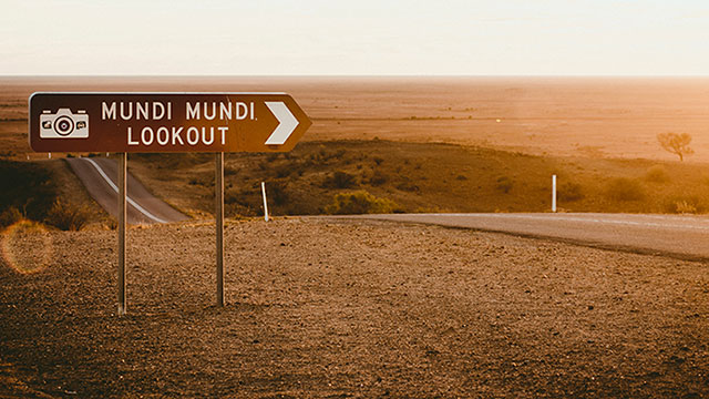 Mundi Mundi Lookout sign_Silverton-mobile